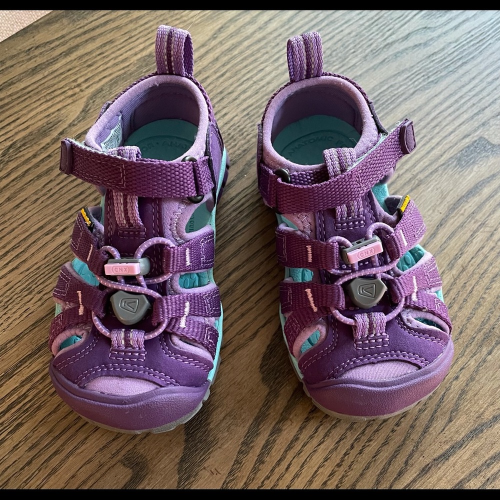 Like new Keen Seacamp toddler purple sandal size 8